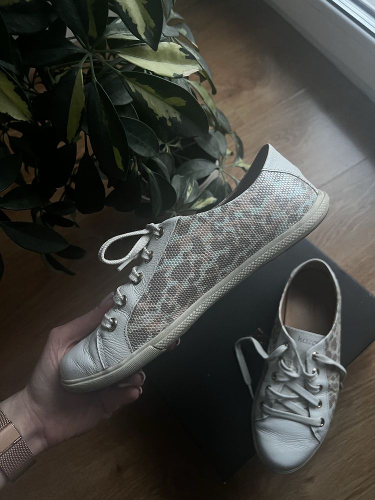 Biale sneakersy kazar