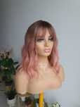 Peruka long bob z grzywka ciemny blond pudrowy róż naturalna fryzura