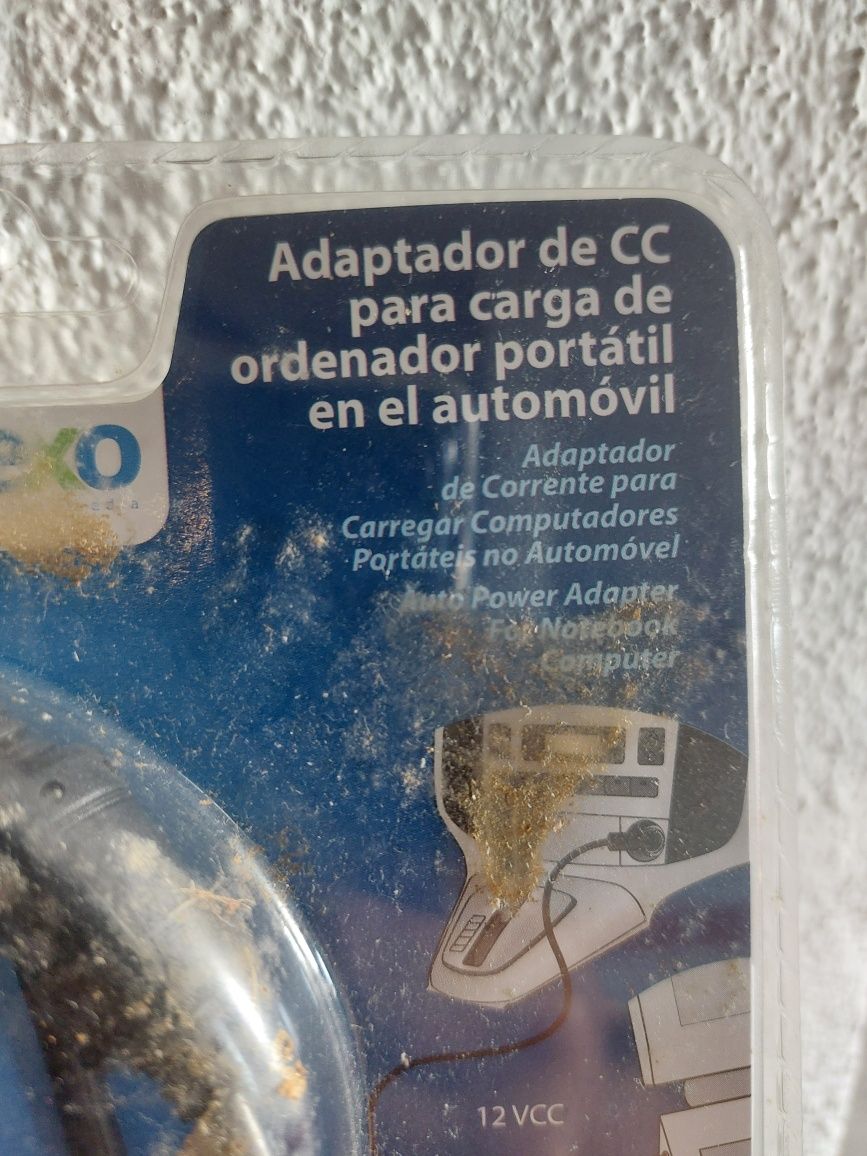 Adaptador de corrente para carregar portatil no automóvel