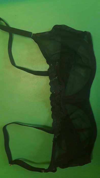 Czarny biustonosz bardotka rozmiar 75 B