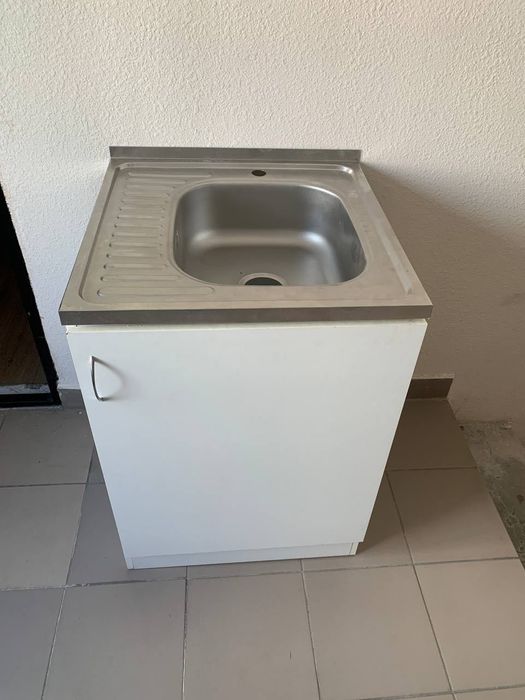 Тумба з мийкою в гарному стані