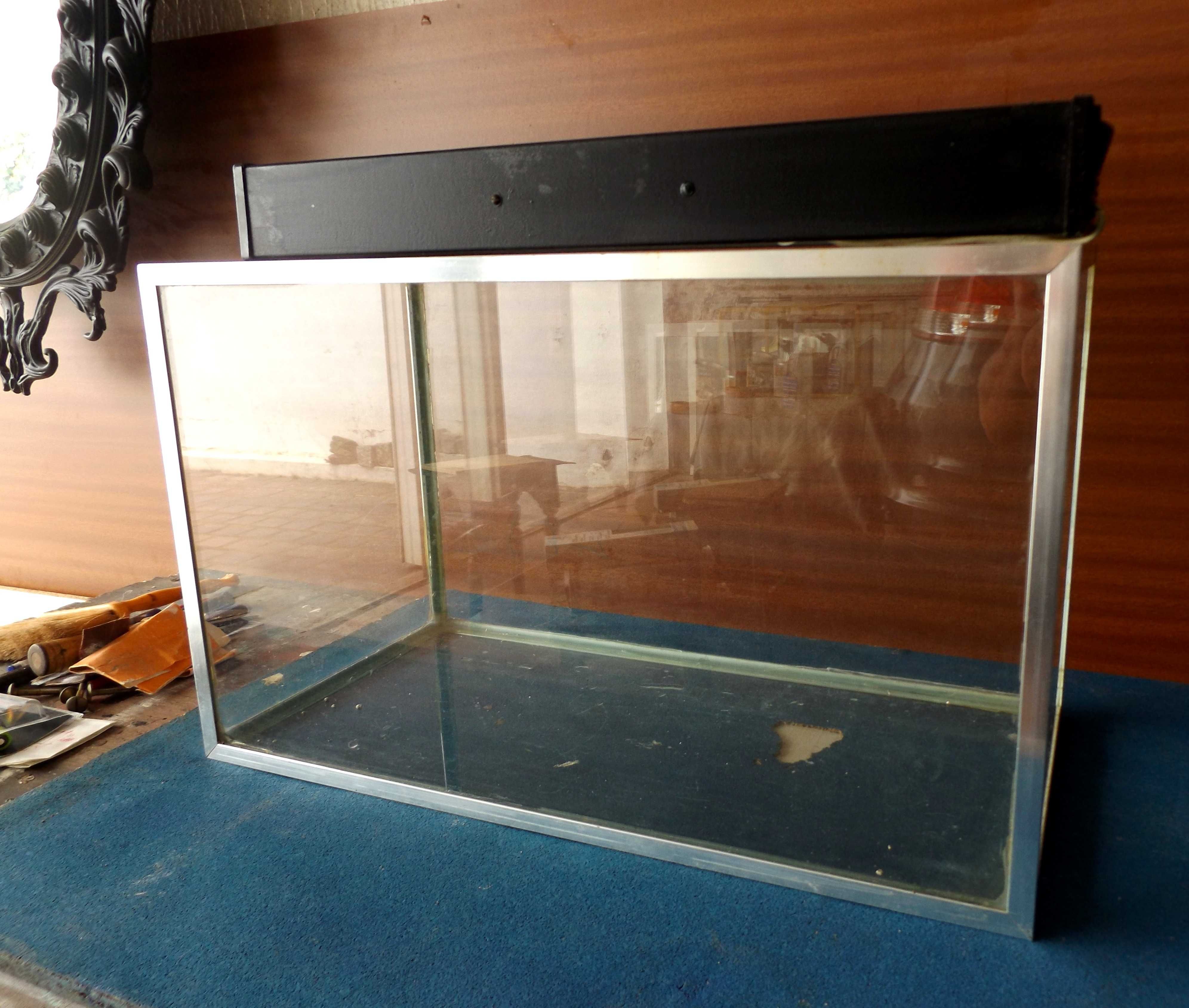 Aquário 40l com cantoneiras, completo