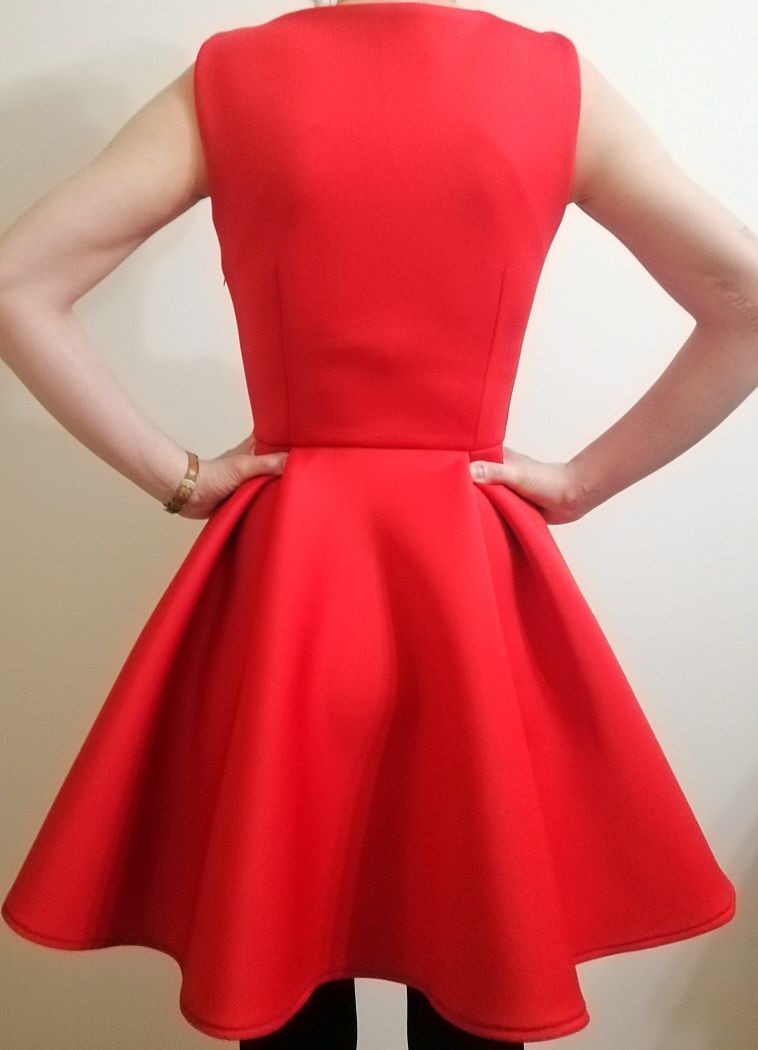 Sukienka rozkloszowana czerwona