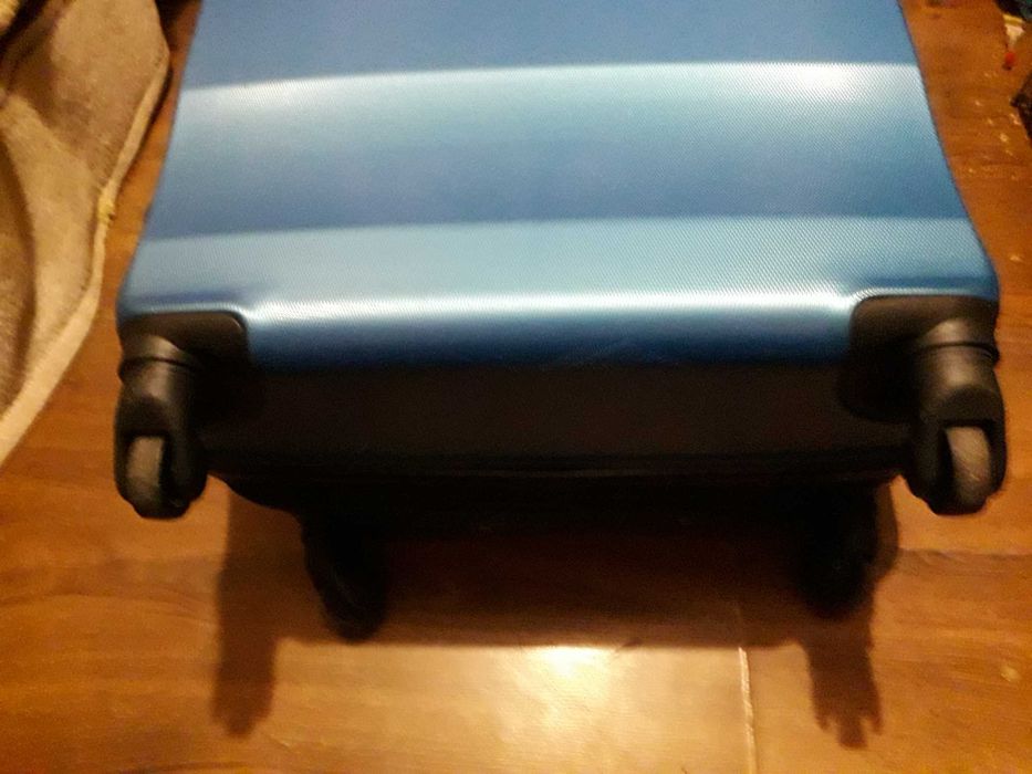 Walizka kabinowa Podróżna na 4kółkach