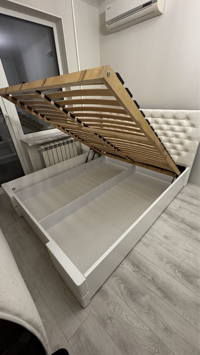 Двуспальняя кровать 160-200, с матрасом ортопедическим