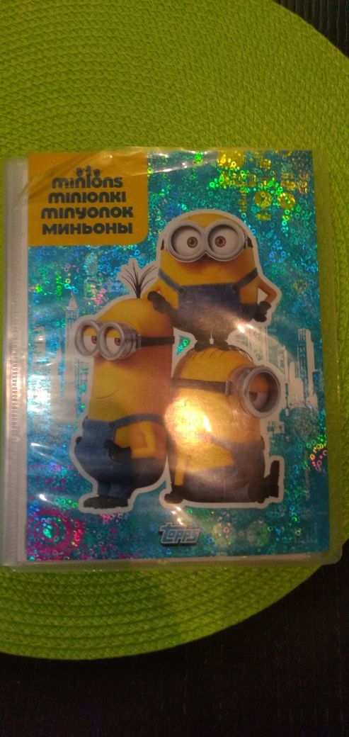 Sprzedam album z kartami Minionków