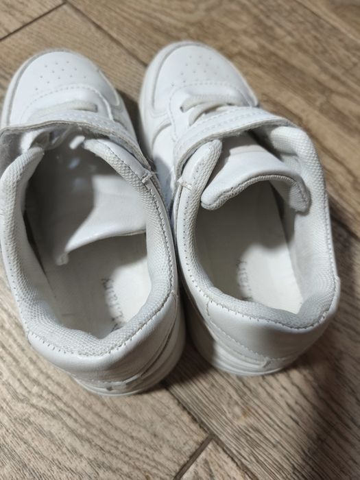 Кросівки білі не промокають