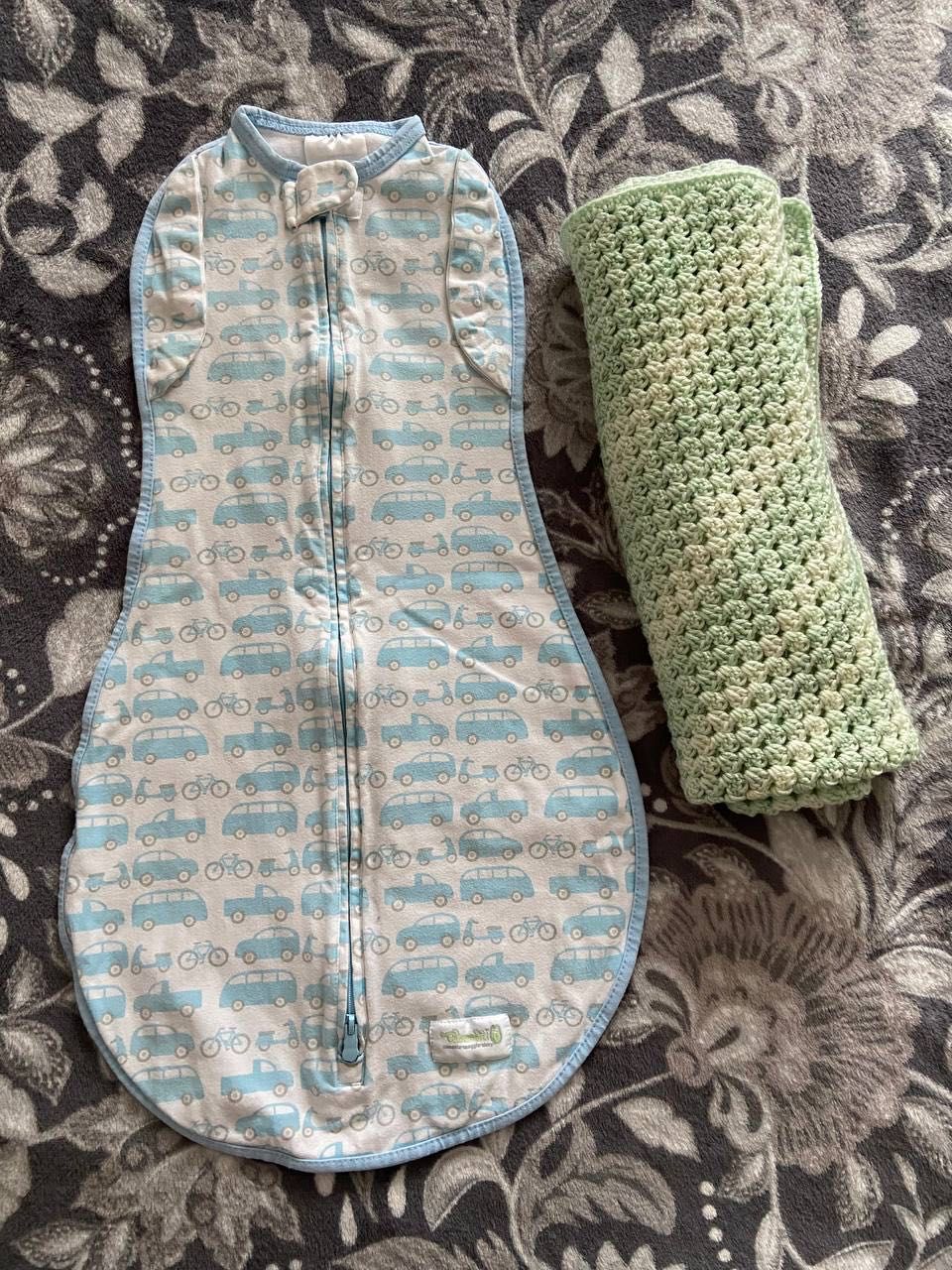 Śpiwór i ręcznie wykonany kocyk dla noworodka