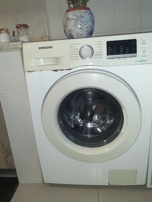 Máquina de lavar e de secar
