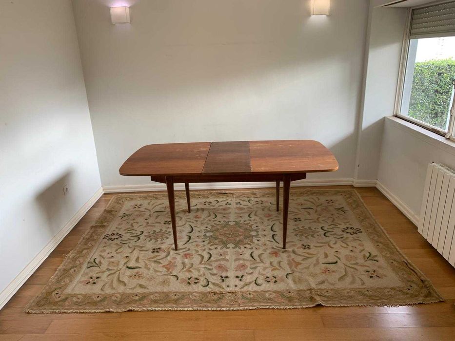 Carpete de Arraiolos, genuína, com 300 cm por 200 cm