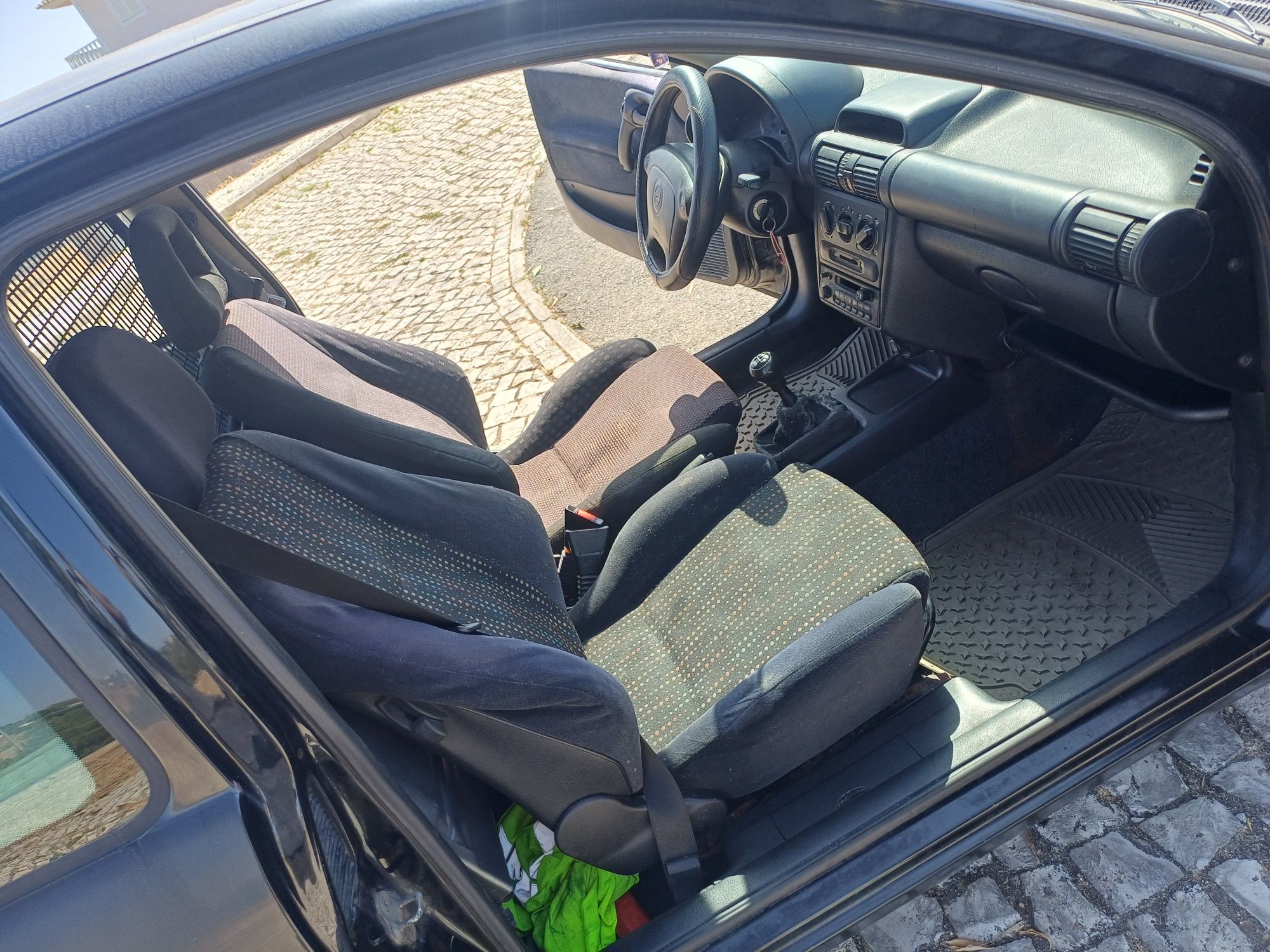 Opel corsa b 1.5 td de 2000 comercial