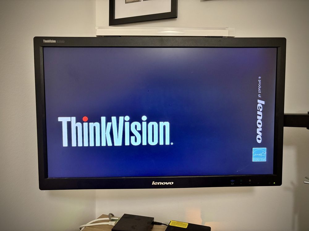 Vendo dois monitores Lenovo E23 e Philips 243V + dual arm