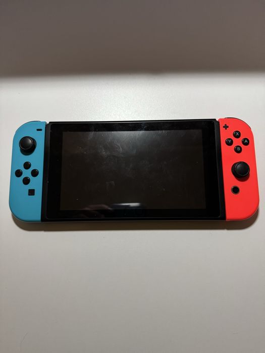 Nintendo Switch  ( Kefir) с чехлом