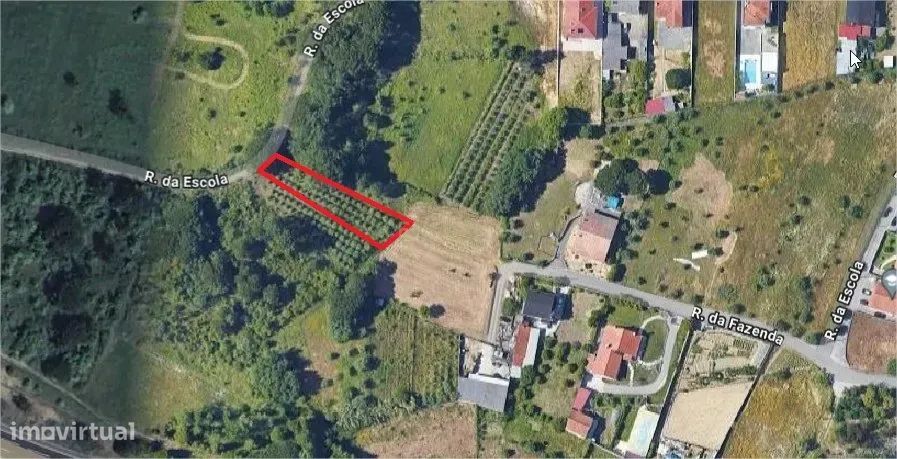 Terreno Norte à venda na rua da escola em Parceiros-Leiria (Charrinhos