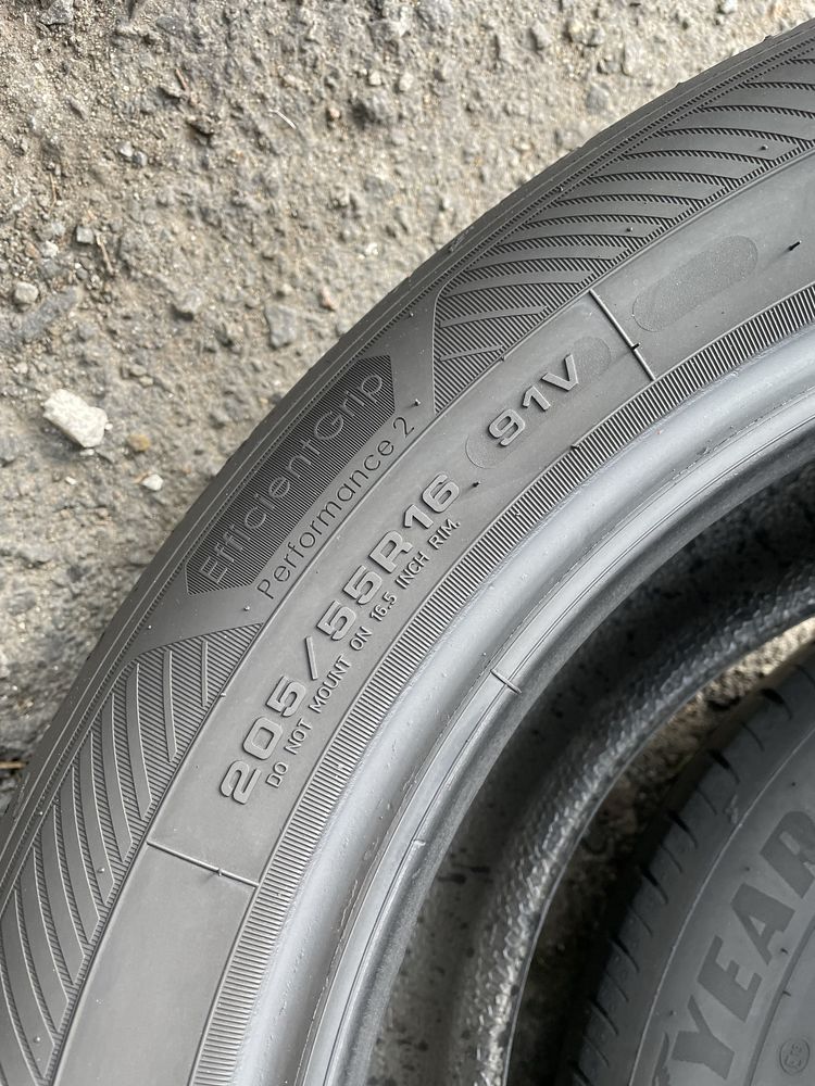 205/55/16 R16 Goodyear :)