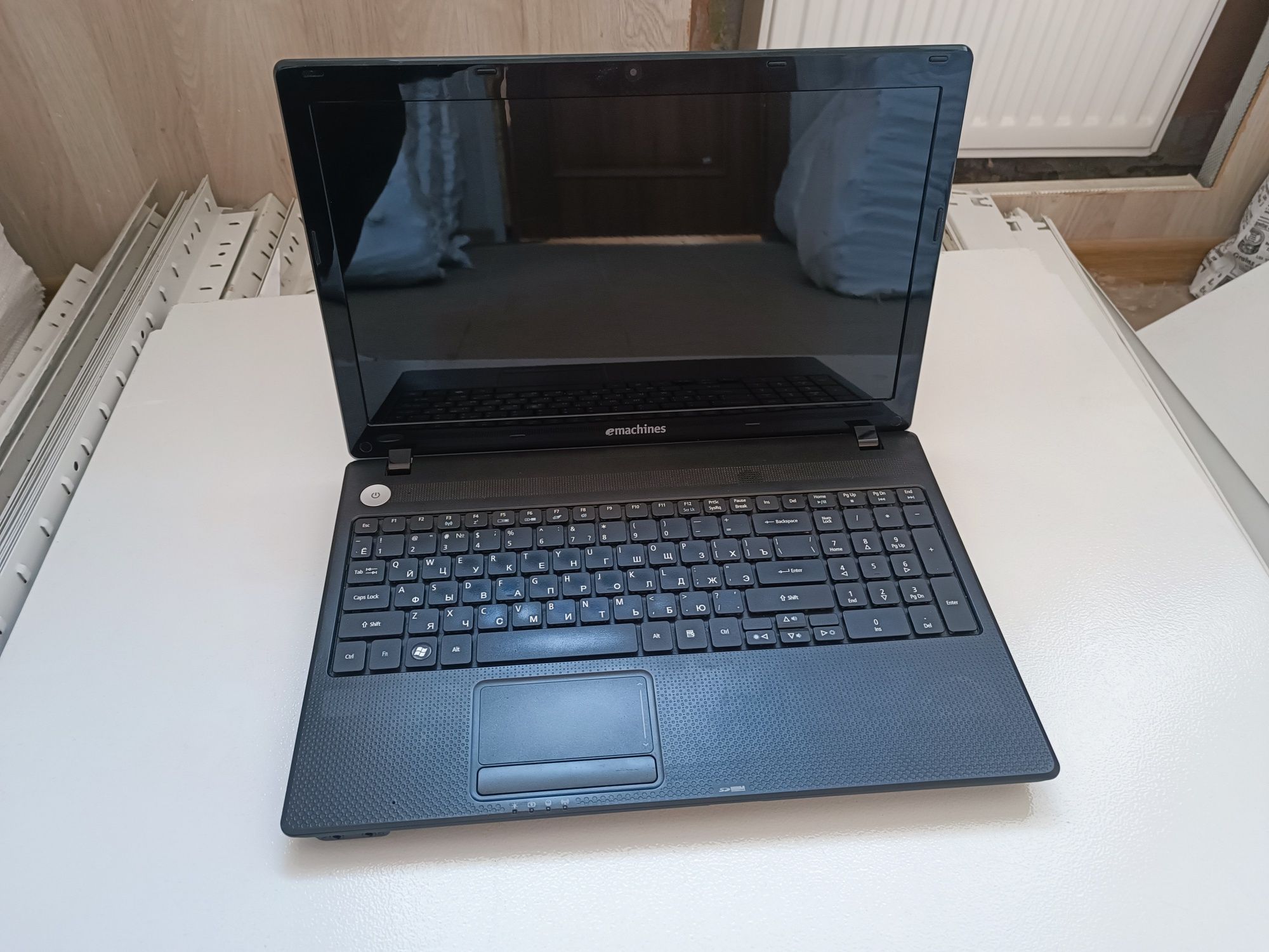 Ноутбук Acer eMachines E732 у гарному стані