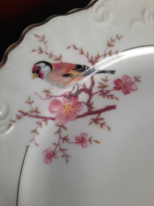 Serviço Vista Alegre de luxo muito antigo