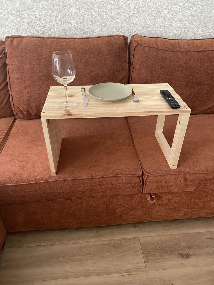 Mesa de apoio ao sofá