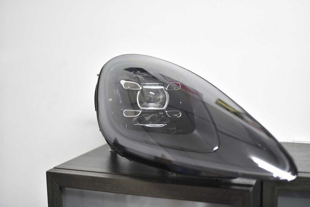 Faróis Dianteiros LED Porsche Cayenne 2018–2023