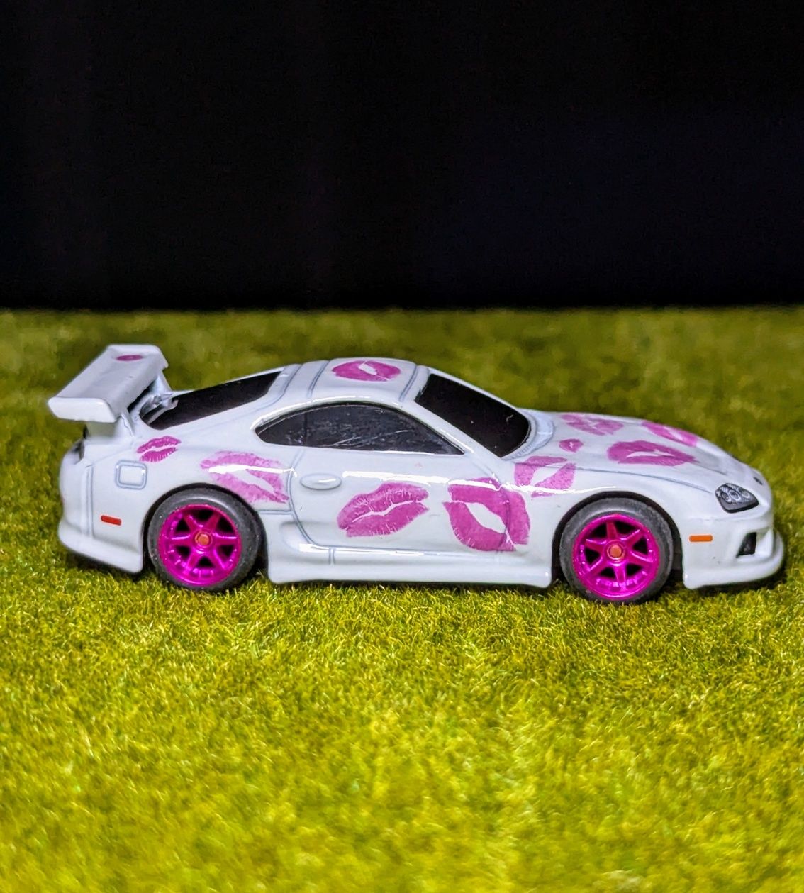 Hot Wheels Toyota Supra + Custom Kiss Kiss