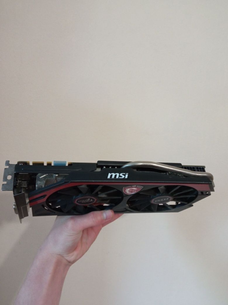 Відеокарта gtx 760 2gb (напів робоча)