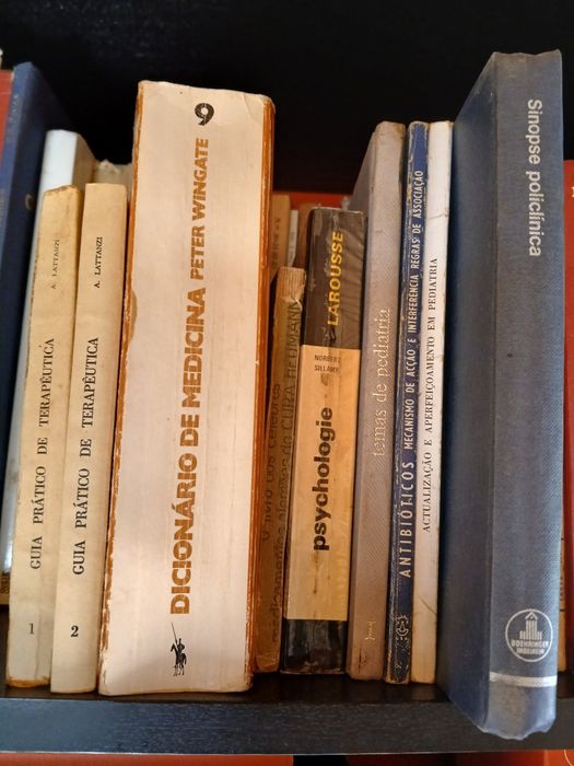 Varios livros antigos de medicina