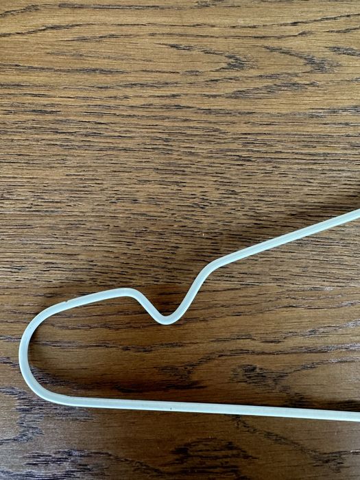 Conjunto de 12 cabides brancis novos e iguais