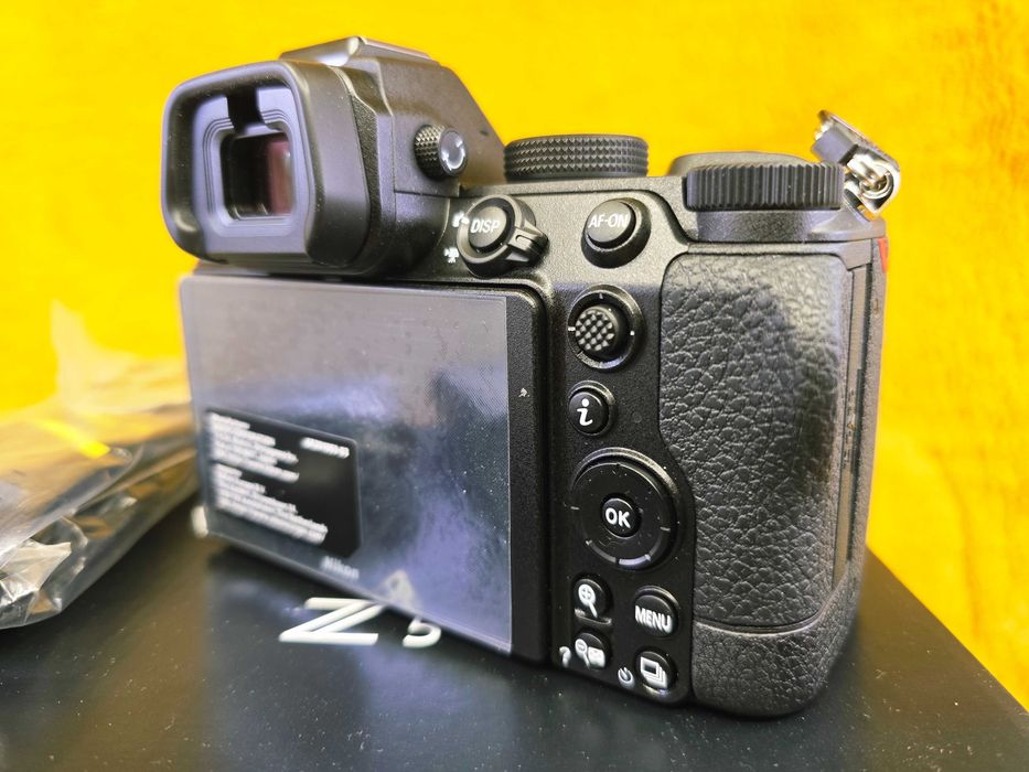 !OPEN BOX! Nikon Z5 повний комплект -- лише 30 кадрів! --