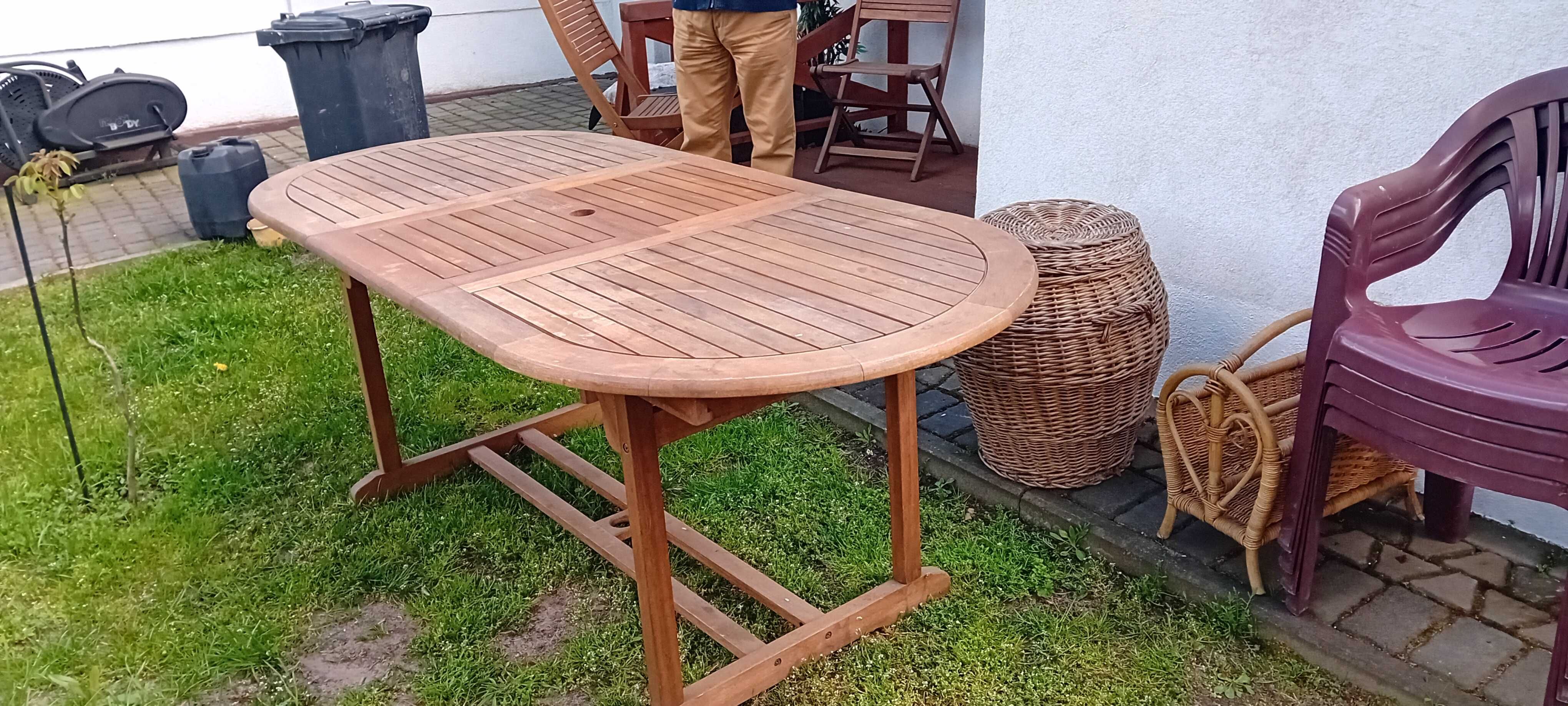 Stół i krzesła ogrodowe
