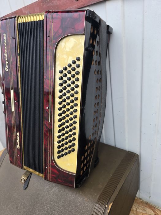 Akordeon Royal Standard 80 basów