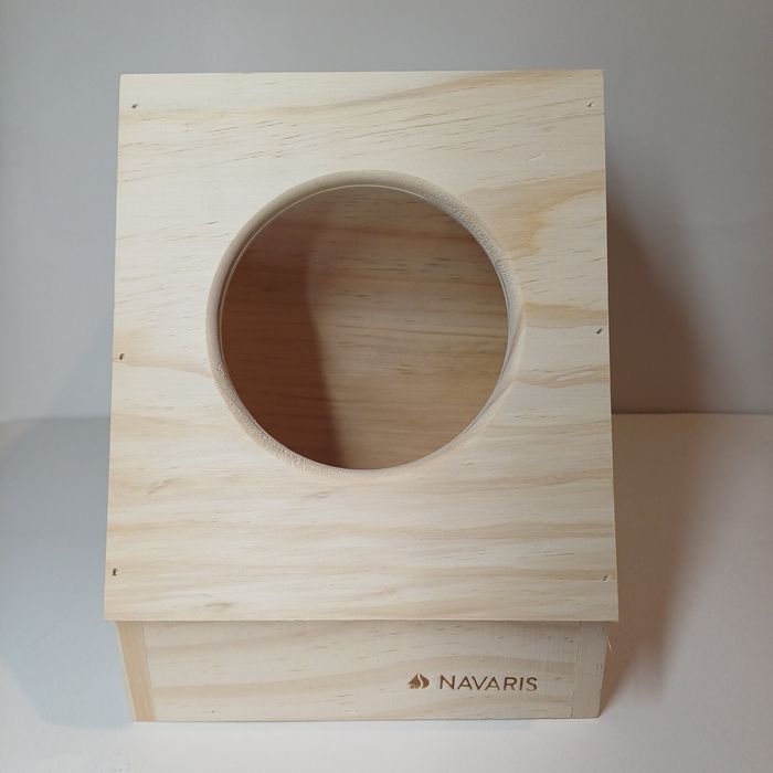 Drewniany dozownik siana dla królików