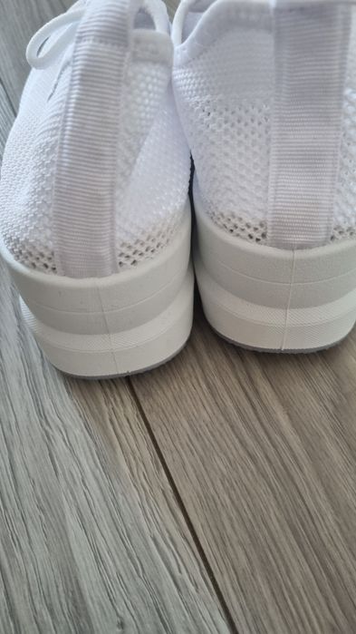 Trampki ażurowe na koturnie r.40 NOWE