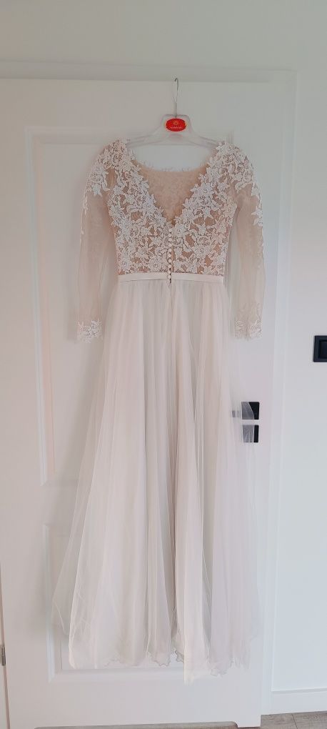 Suknia Ślubna klasyczna elegancka gipiura boho
