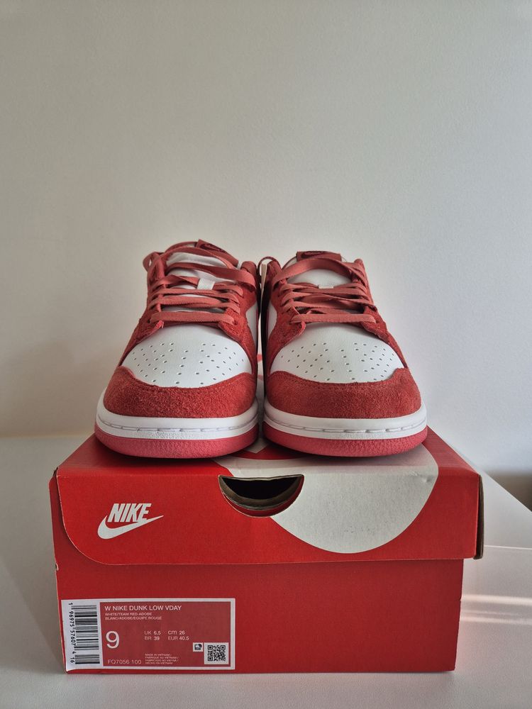 Certyfikat Autentyczności | Nike Dunk Low Valentine’s Day 2024 40.5 EU