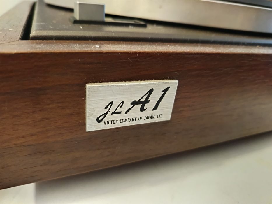 Sistema som vintage JVC rádio cassete e gira discos