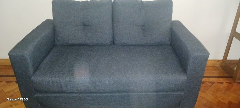 Sofa cama com mesa