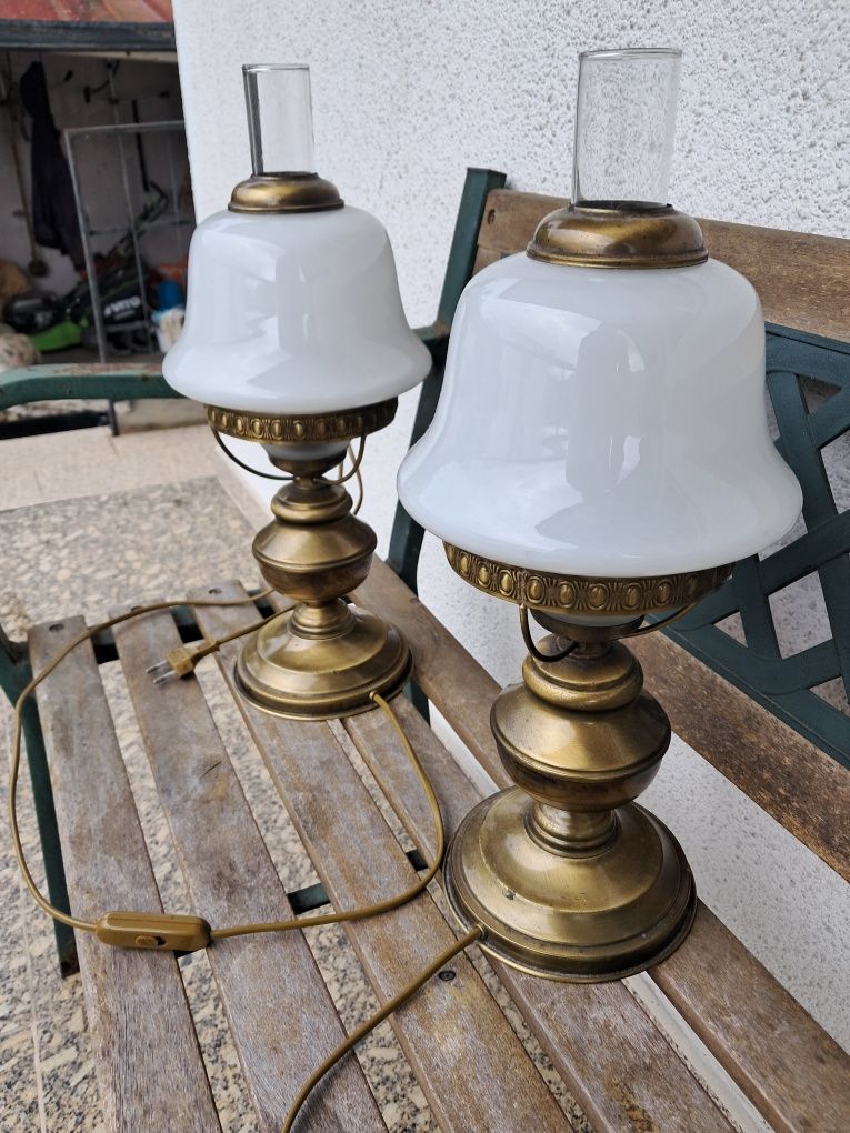 Candeeiros muito antigos para quartos salas etc são em latão