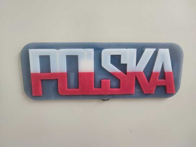 Magnetyczny napis POLSKA – wyjątkowy gadżet dla Twojego auta!