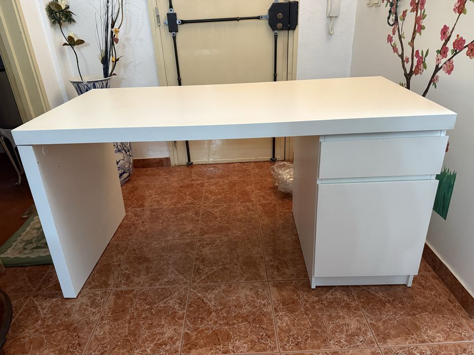 Secretária Ikea Malm