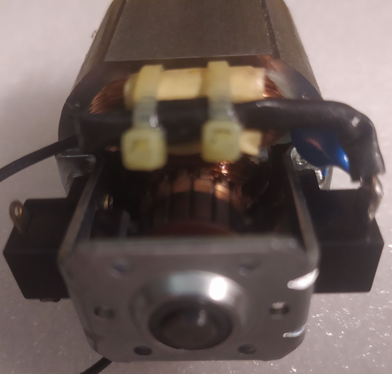 Silniczek 250W 220V z blendera