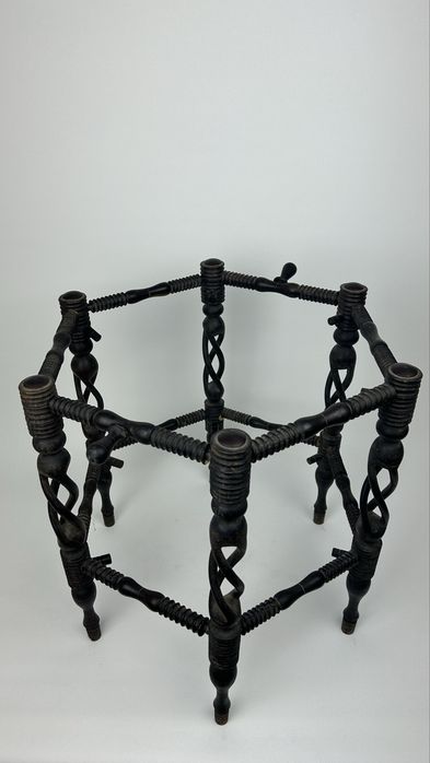 Mesa hexagonal em pau preto