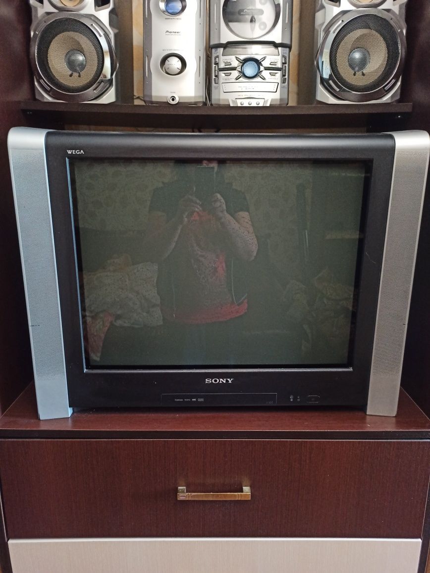 Телевизор SONY WEGA 100Гц