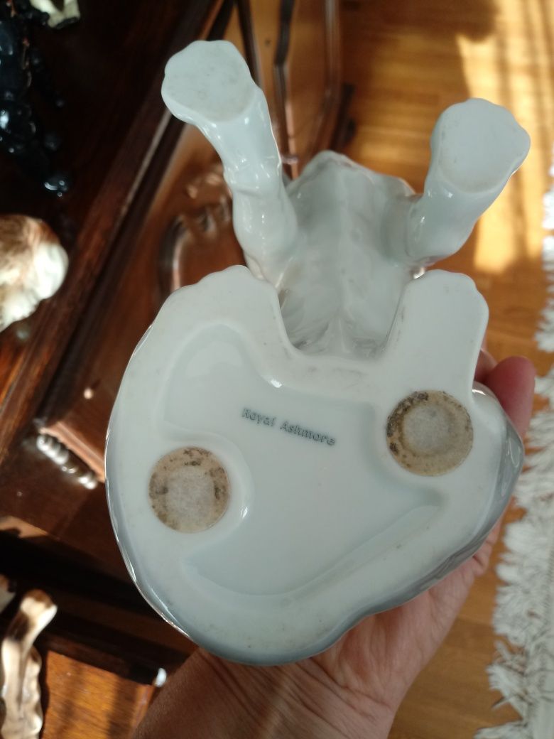 Figurka porcelanowa siedzący piesek owczarek Royal Ashmore