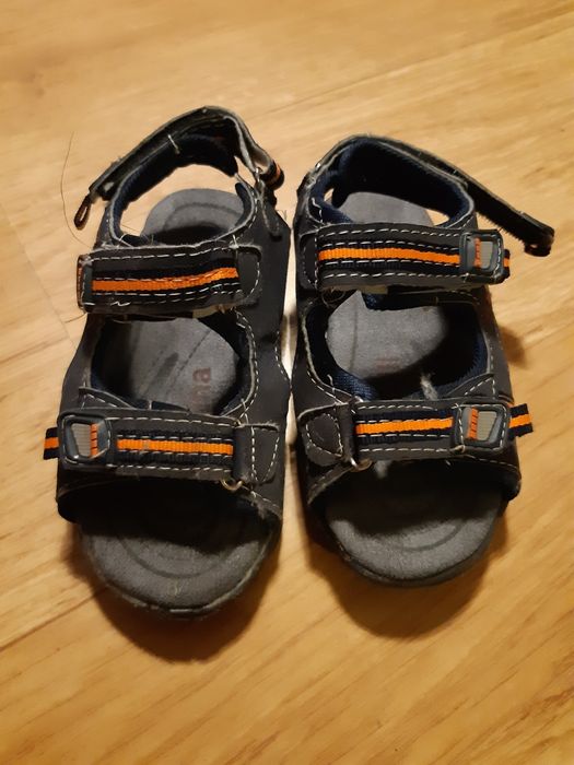 Buty r. 27 sandały,  mają regulowane paski , na lato sandałki