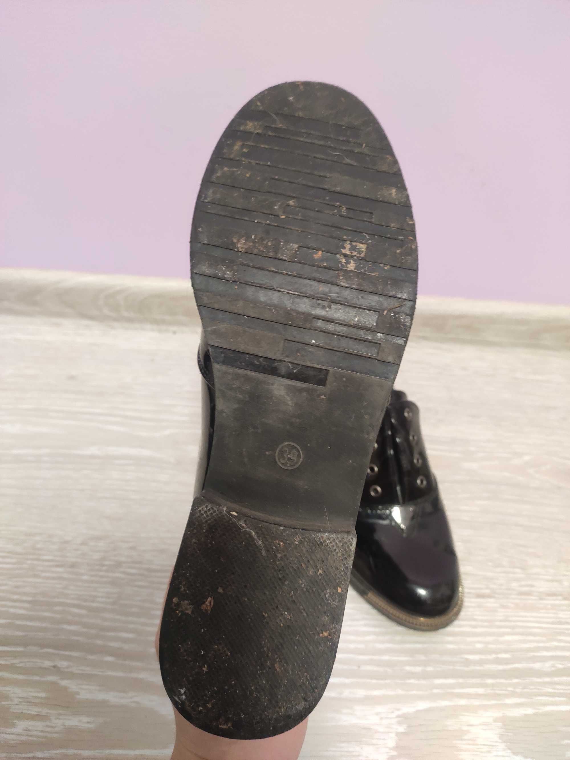 Туфлі жіночі класичні (броги)