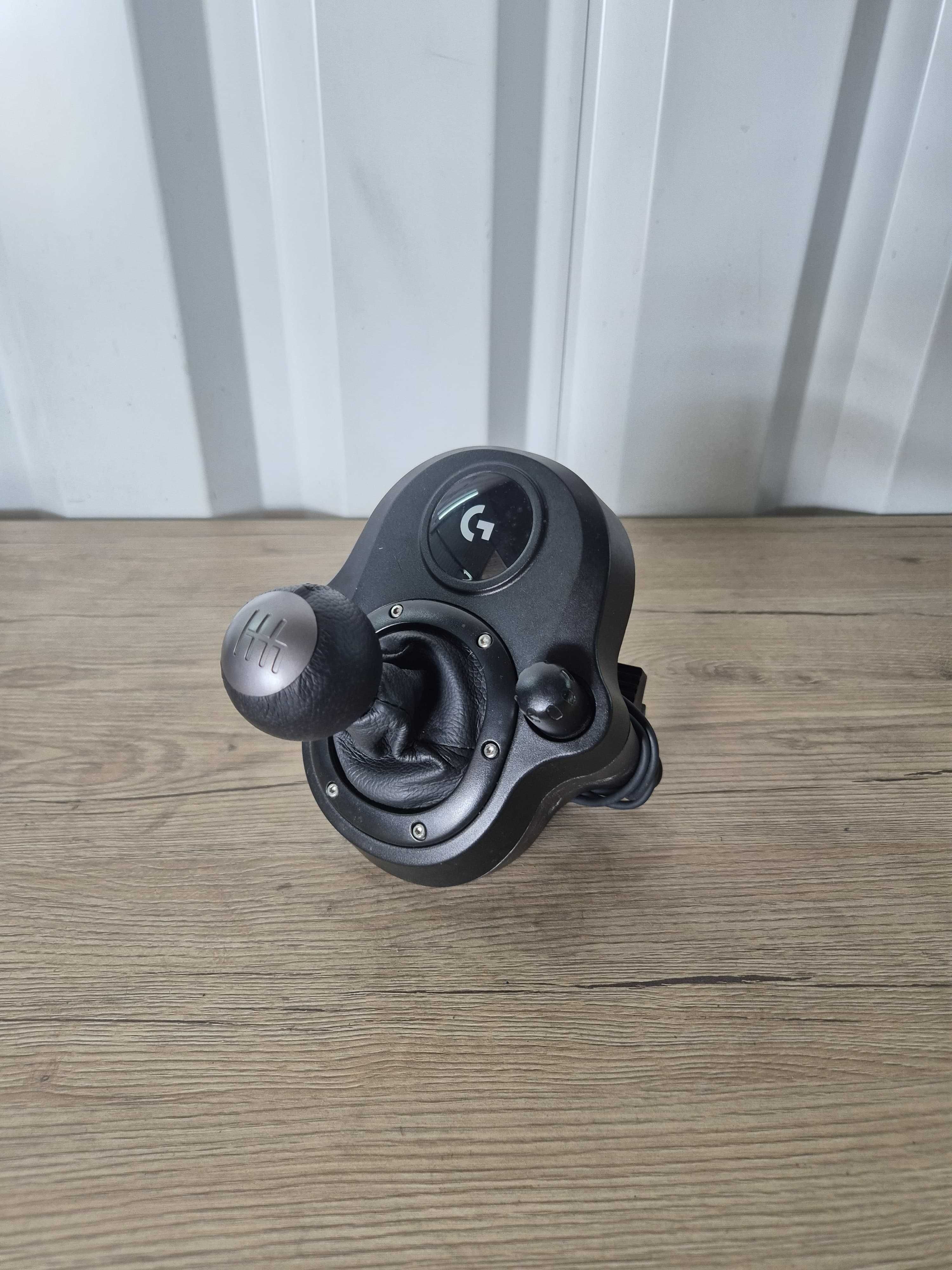 Logitech G29 com caixa manual e travão de mão
