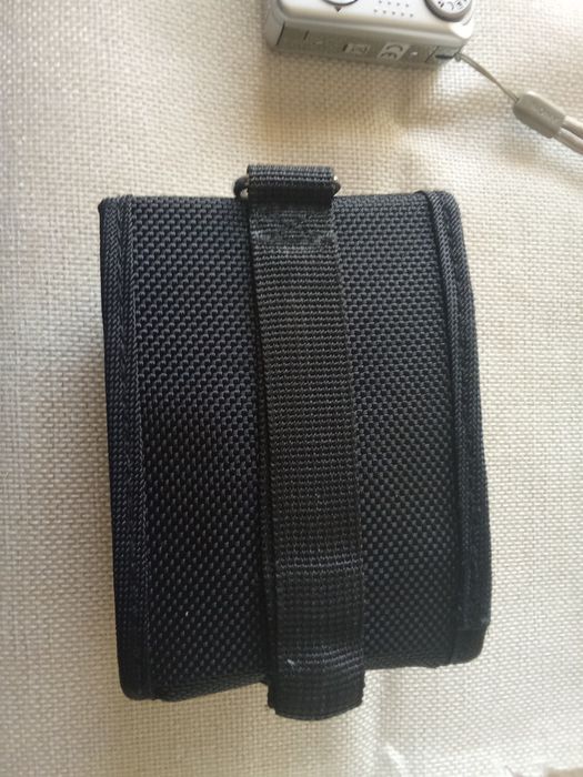 Máquina digital da Sony, carregador e leitor de cartões