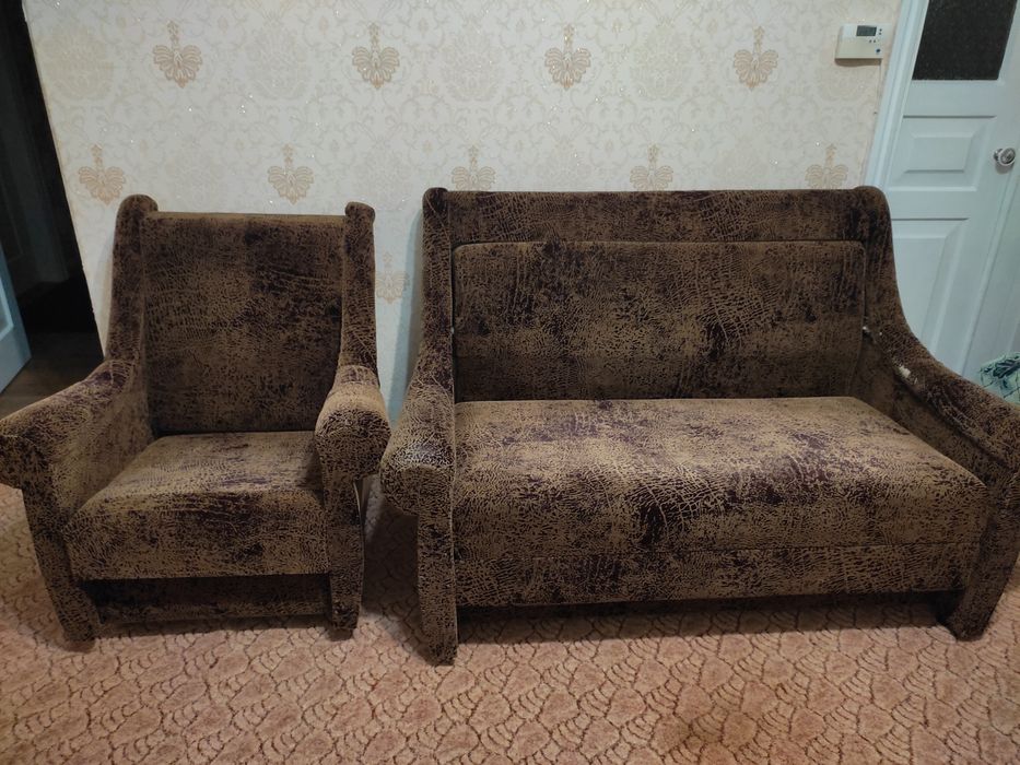 Меблі: дивани, крісла, ліжка