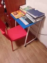 Cadeira e mesa para estudos