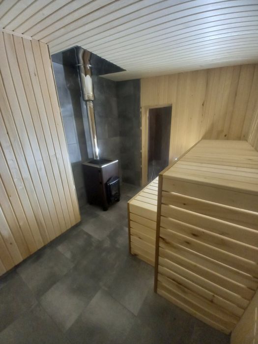 Будиночок з басейном і сауною подобово